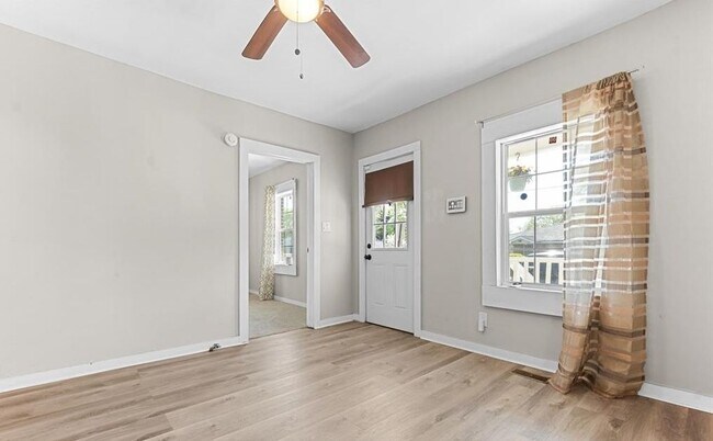 Foto del edificio - 2164 Monroe Ave