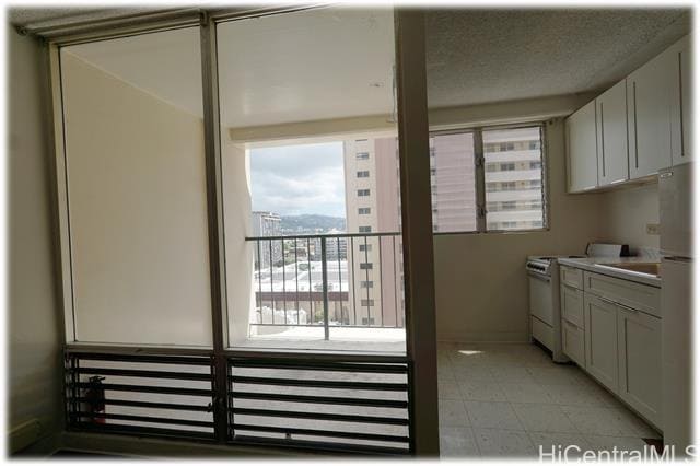 Building Photo - 747 Amana St