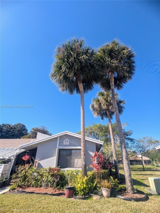 Foto del edificio - 679 Racquet Club Rd