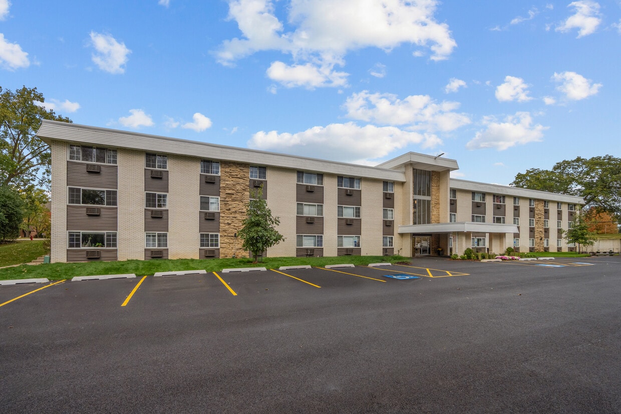 Foto principal - 375 W Winchester Rd