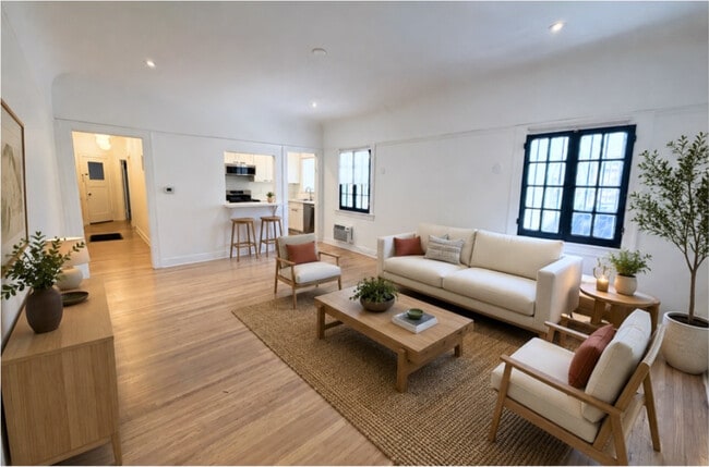 Living Room - 437 N Spaulding Ave