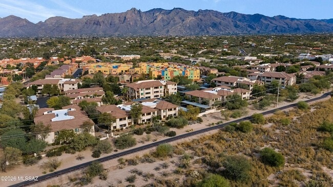 Building Photo - 2550 E River Rd