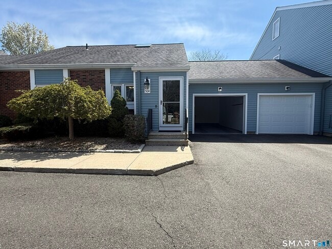 Building Photo - 504 Sandstone Dr