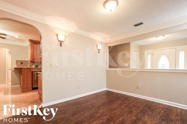 Building Photo - 401 Broadview Ave