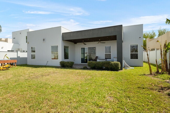 Foto del edificio - 305 N Mockingbird Ave