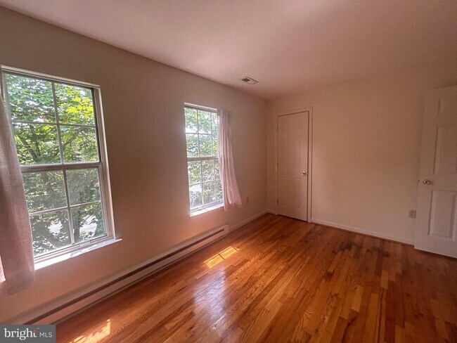 Foto del edificio - 222 Waterford Ln