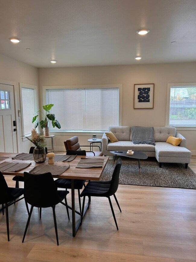 Foto del edificio - 3505 NE Creston Ave