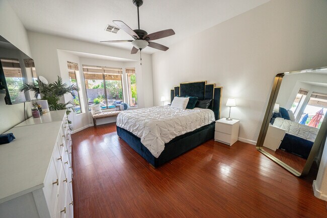 Foto del edificio - 142 N Pineview Dr