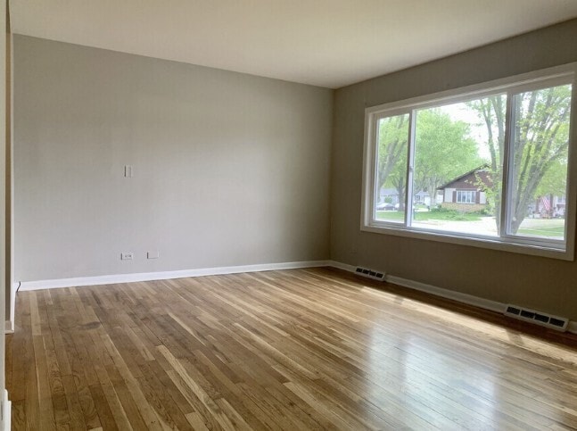 Building Photo - 1622 Oak Ln