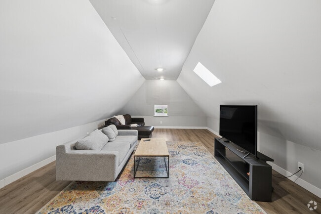 Loft - 3228 Adeline