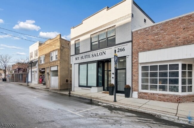 Building Photo - 268 Morris Ave