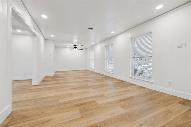 Building Photo - 4947 Cheena Dr