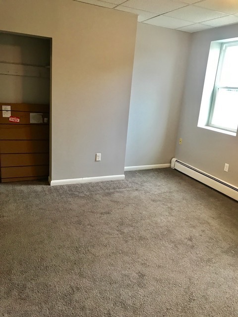 Building Photo - EXTREMELY Large Apartment in Grays Ferry A...