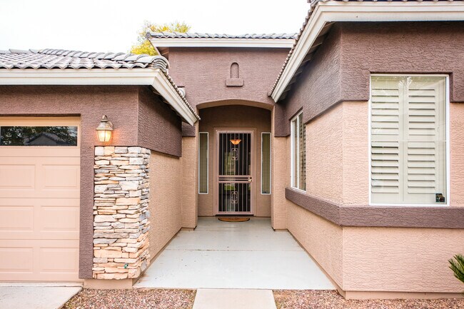 Front Entrance - 974 E Erie Ct