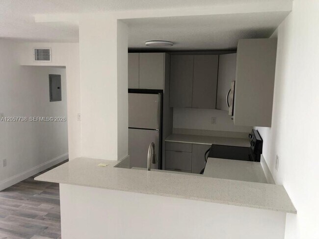 Foto del edificio - 9682 Fontainebleau Blvd