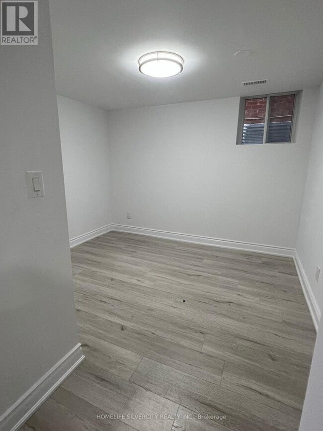 Photo du bâtiment - 109 Monteith Crescent