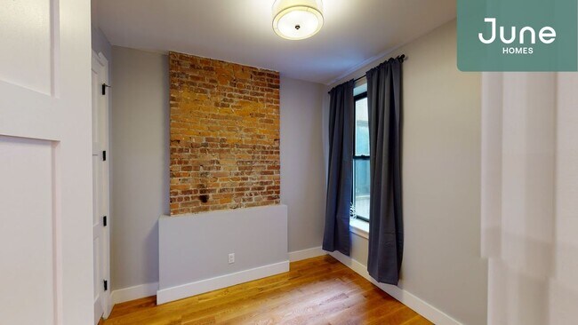 Foto del edificio - Full room in 3-bed/1.0-bath Home