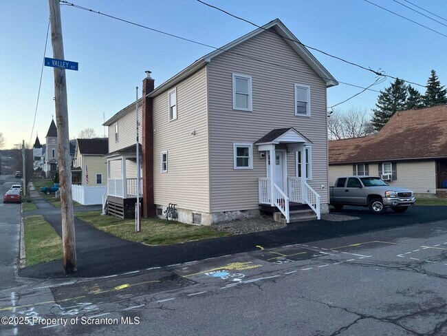 Foto del edificio - 402 N Valley Ave