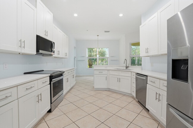 Foto del edificio - 7820 Clemson St