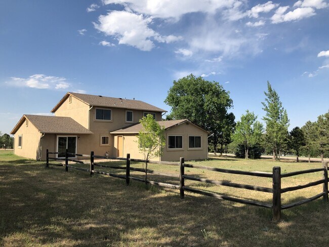Building Photo - 4bdrm Home in Black Forest with land and w...