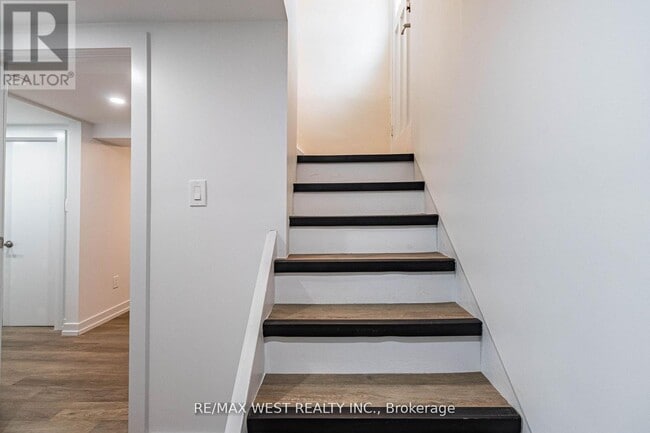 Building Photo - 7 Highland Hill