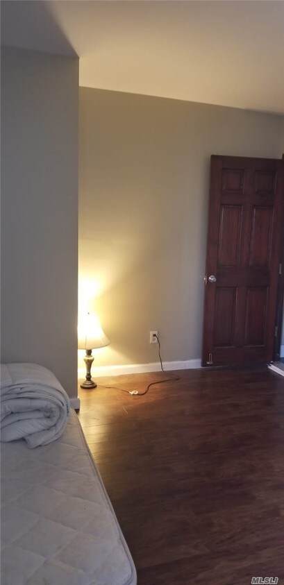 Foto principal - 62-36 Grand Central Pkwy
