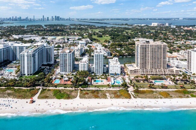 Foto del edificio - 2457 Collins Ave