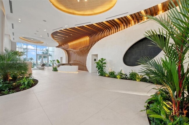 Foto del edificio - 700 NE 24th St