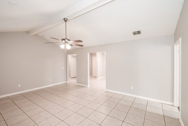 Building Photo - 1804 Sherwood Dr