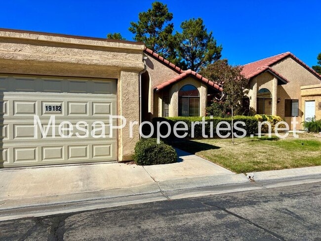 Foto del edificio - 19182 Elm Dr