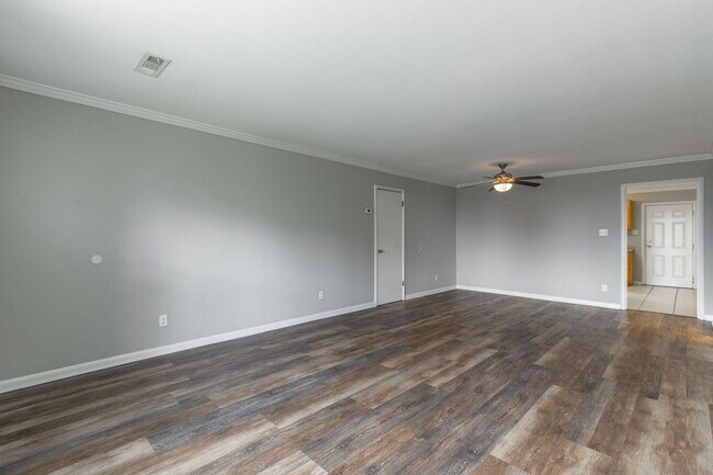 Foto del edificio - 719 Mcgowan Rd