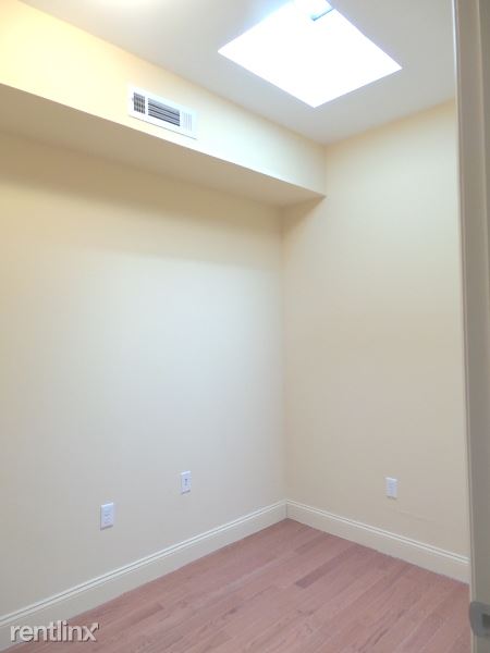 Building Photo - 254 W 135th St