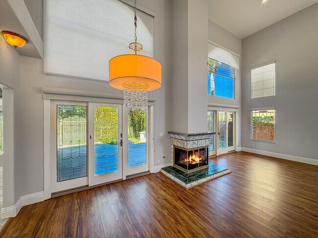 Building Photo - Spacious 4B/3BA Home with Scenic Views and...