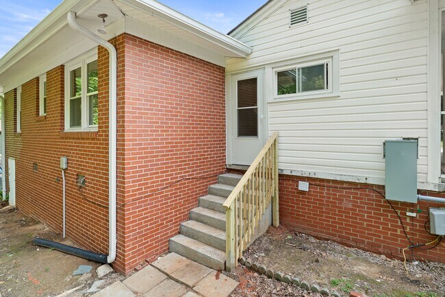 Foto del edificio - 548 Todd Dr NE