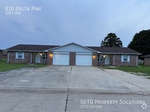 Building Photo - 810 Delta Pine