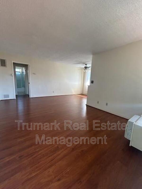 Building Photo - 4619 Lexington Ave