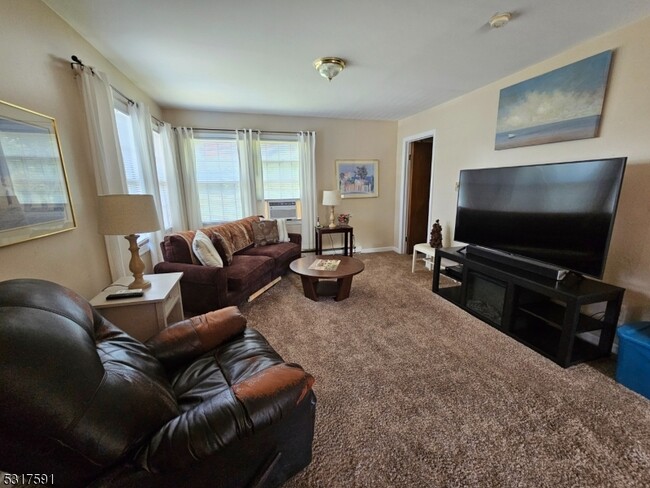 Building Photo - 55 Blakely Ln