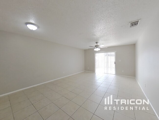Foto del edificio - 5321 Jade St
