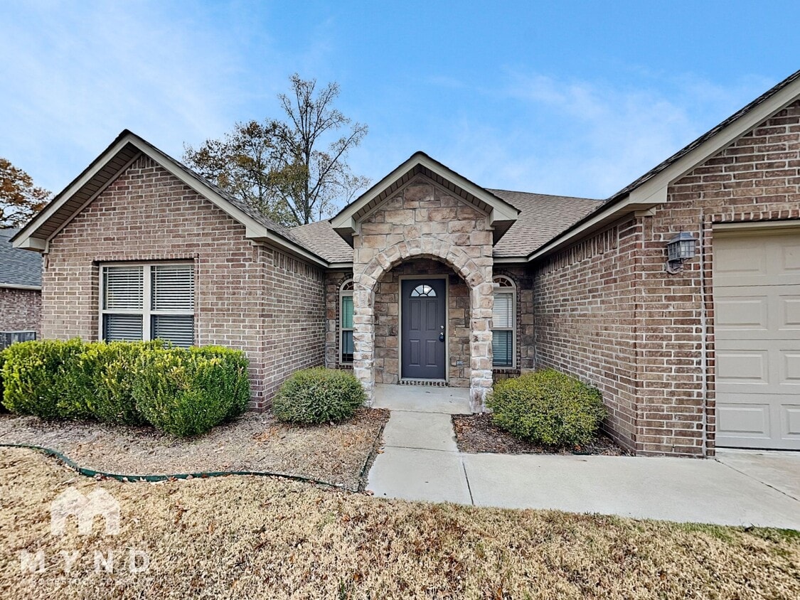 Primary Photo - 113 Earnhardt Cir