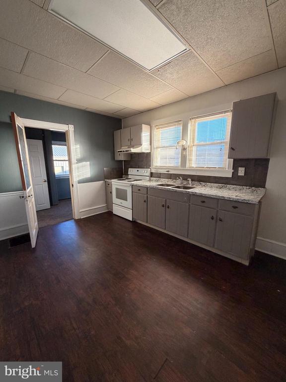 Building Photo - 212 Helms Ave