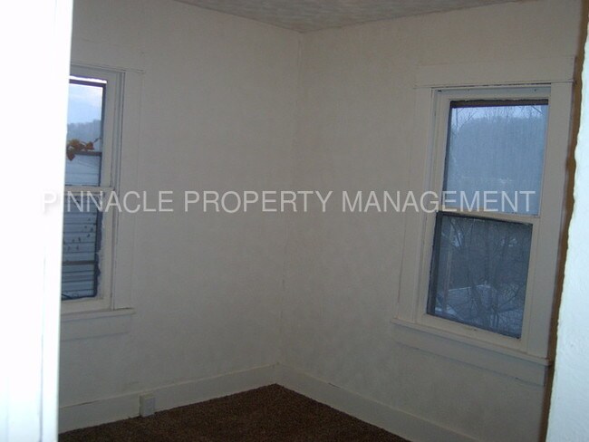 Building Photo - 152 Highland Dr