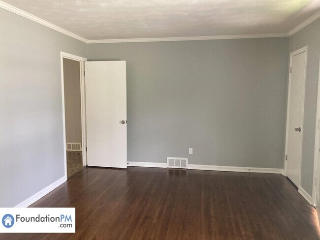 Building Photo - 409 Whiteville Ave
