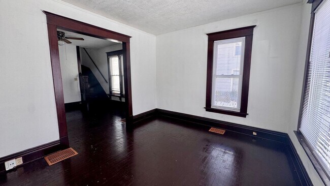 Foto del edificio - 633 Livingston Ave NE