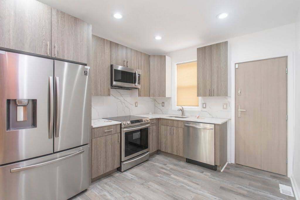 Kitchen - 2518 N Gratz St