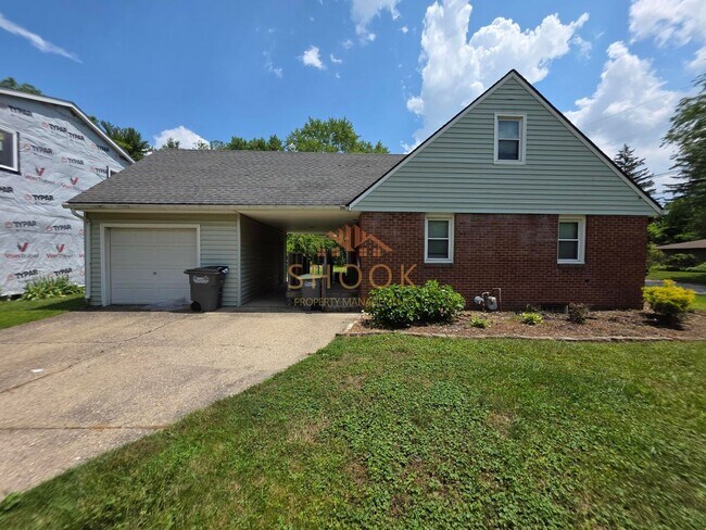 Building Photo - GORGEOUS ALL BRICK HOME CLOSE TO CAMPUS