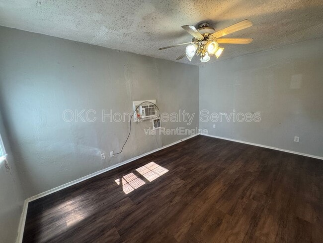 Foto del edificio - 717 SE 27th St