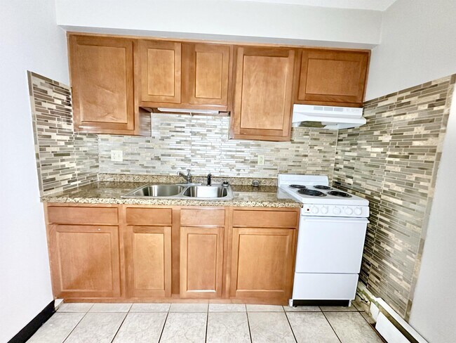 Cocina - CAMBRIDGE APTS -- 043