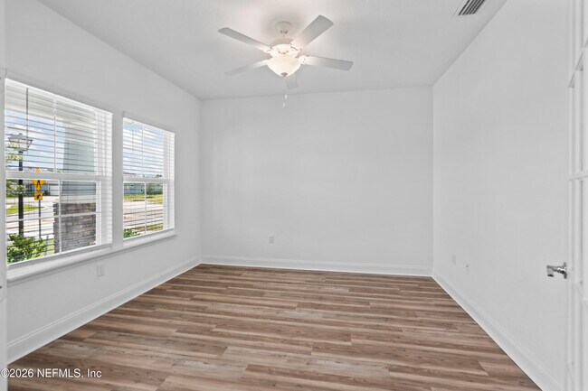 Building Photo - 260 Oaklawn Ct