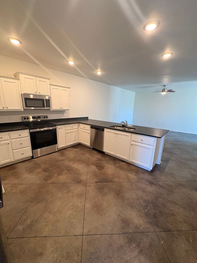 Building Photo - 10301 Stone Meadow Dr