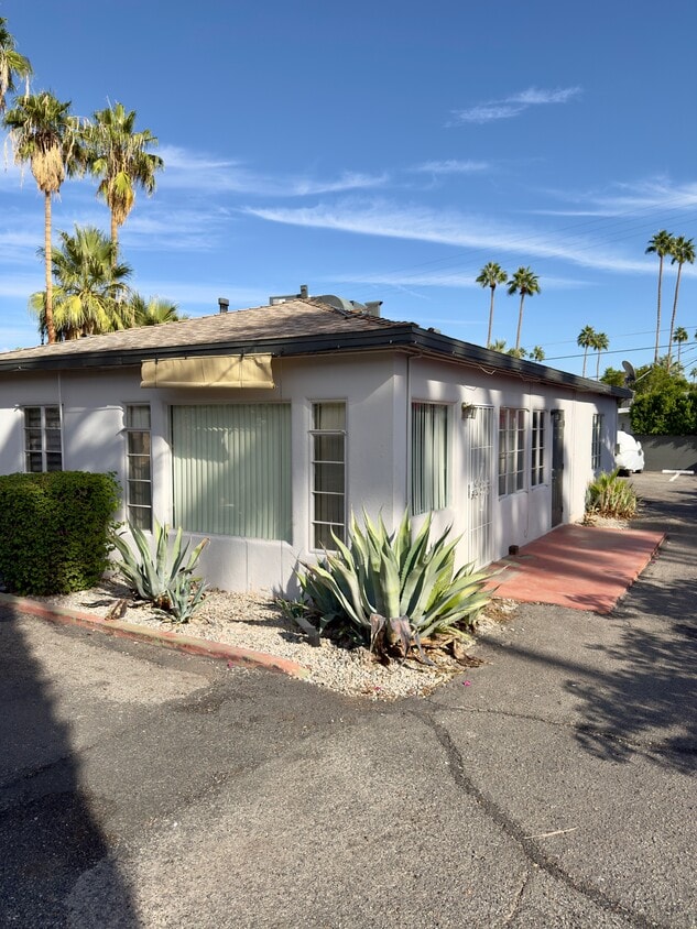 Primary Photo - 967 E Camino Parocela